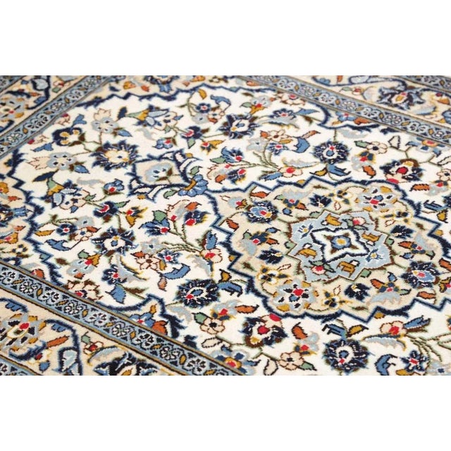 Textile Kashan Rug in Hand-Knotted Virgin Wool For Sale - Image 7 of 11