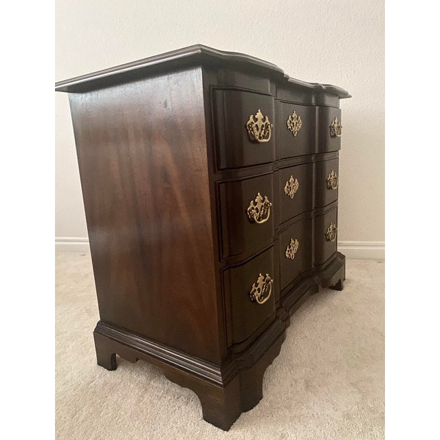 Vintage Drexel Heritage Winfield Ward Chippendale Style Mahogany 3-Drawer Blockfront Chest Excellent Condition.. For Sale - Image 10 of 17