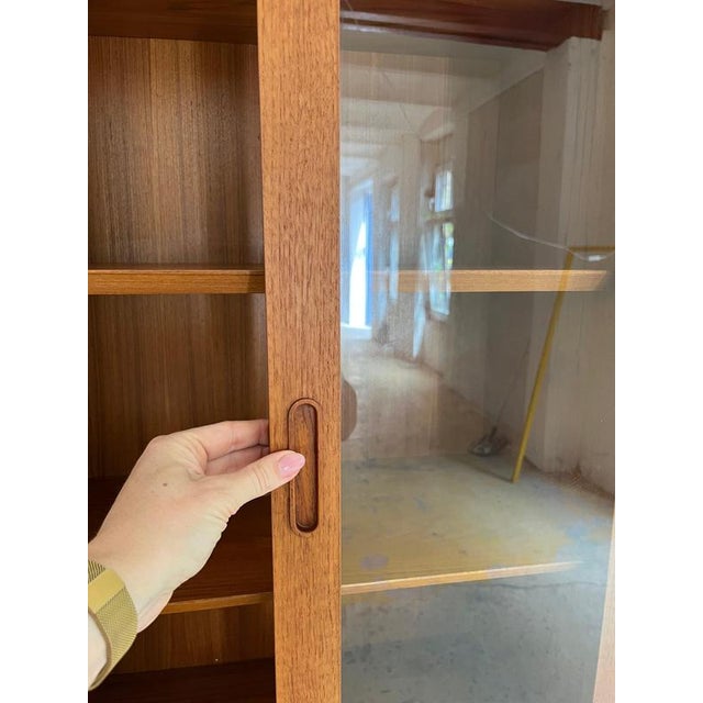 Teak Display Cabinet with Sliding Doors from Hundevad For Sale - Image 4 of 11