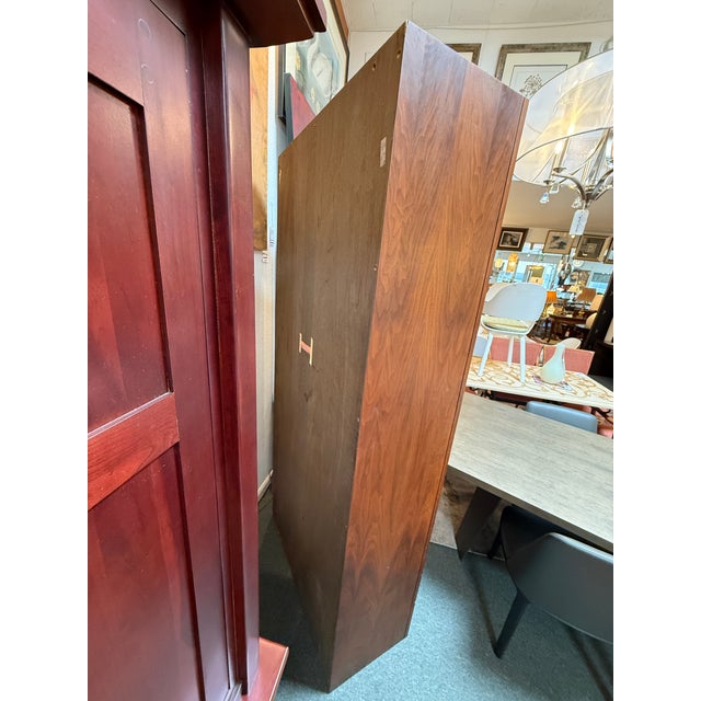 Mid-Century Modern Glenn of California American Walnut Bookshelf + Cabinet, Mid 20th Century For Sale - Image 3 of 12