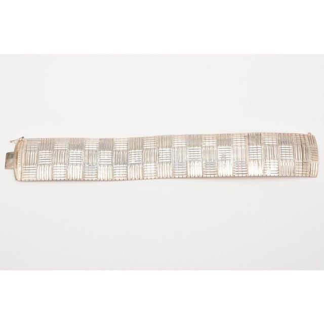 Vintage Sterling Silver Basket Weave Cuff Bracelet, 1970's For Sale In Miami - Image 6 of 8