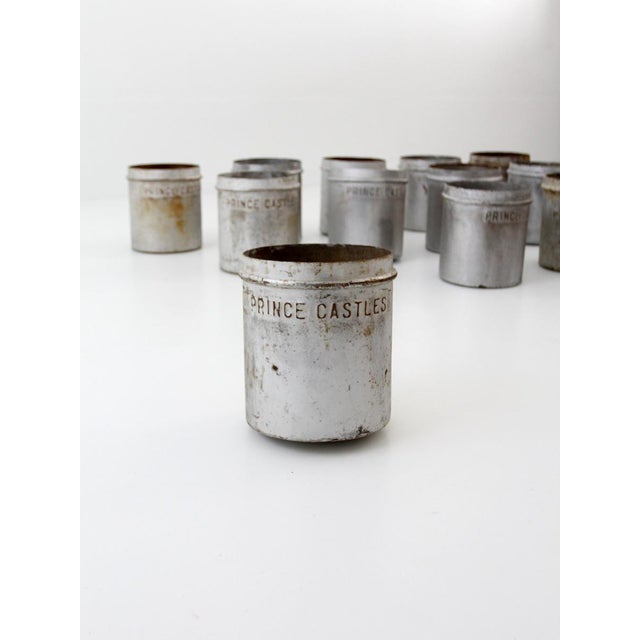 A vintage 10-quart ice cream bucket from one of the Midwest’s earliest soda fountain names, Prince Castles. The company...