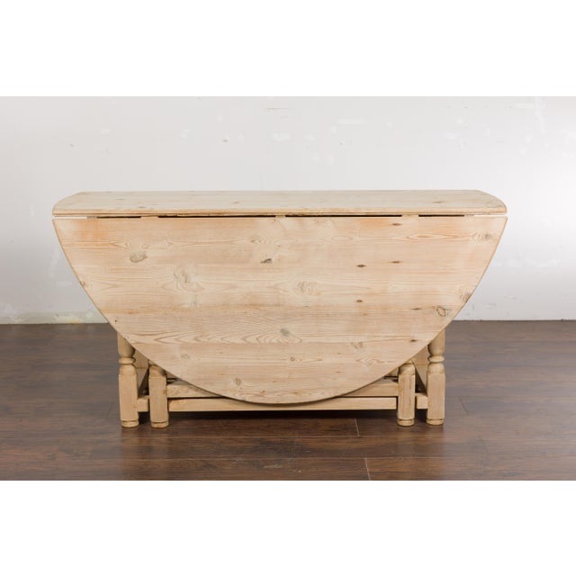English Pine 19th Century Drop Leaf Table with Oval Top and Carved Apron For Sale In Atlanta - Image 6 of 12