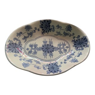 Williams-Sonoma Scalloped Blue & White Chinoiserie Porcelain Bowl For Sale