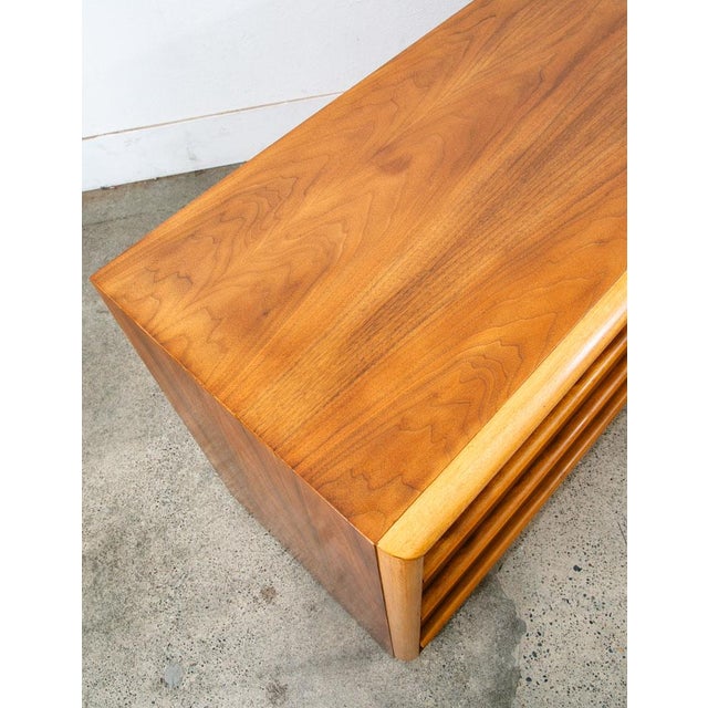 1960s Mid Century Modern Dresser Credenza Widdicomb T.H. Robsjohn Gibbins 6 Drawer For Sale In Sacramento - Image 6 of 12