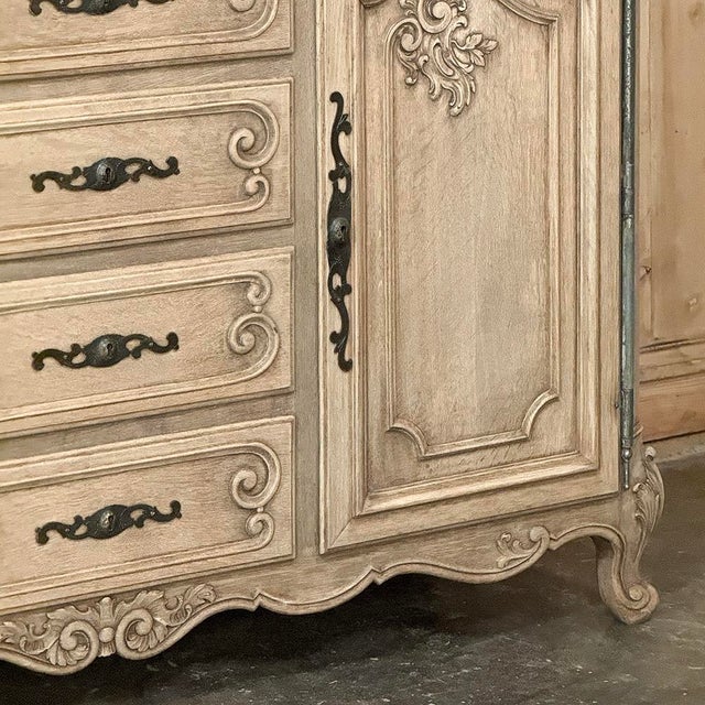 Ecru 19th Century Country French Buffet in Stripped Oak For Sale - Image 8 of 13