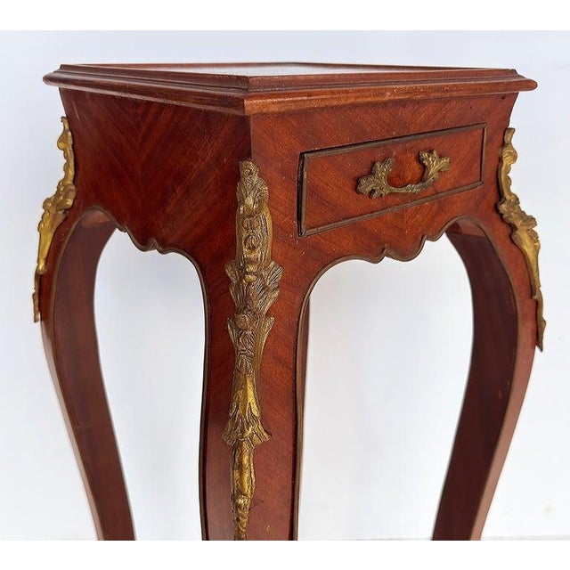 1910s French Classic Louis XV Style Marquetry Nightstands With Drawer, 1910 For Sale - Image 5 of 9