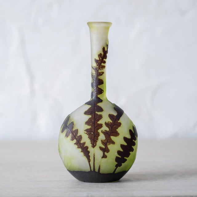 Glass Galle Cameo Glass Banjo Fern Vase, c.1910 For Sale - Image 7 of 15