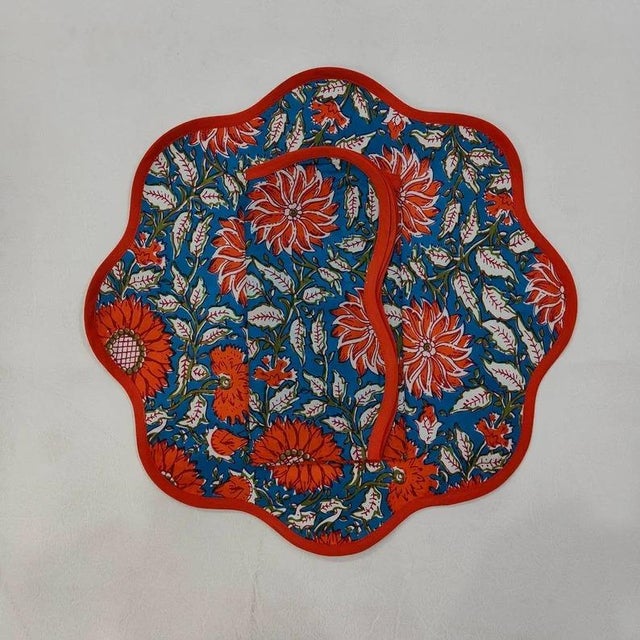 A beautiful set of round scalloped placemats in a pretty orange & blue floral print in a festive colored piped edge. Pair...