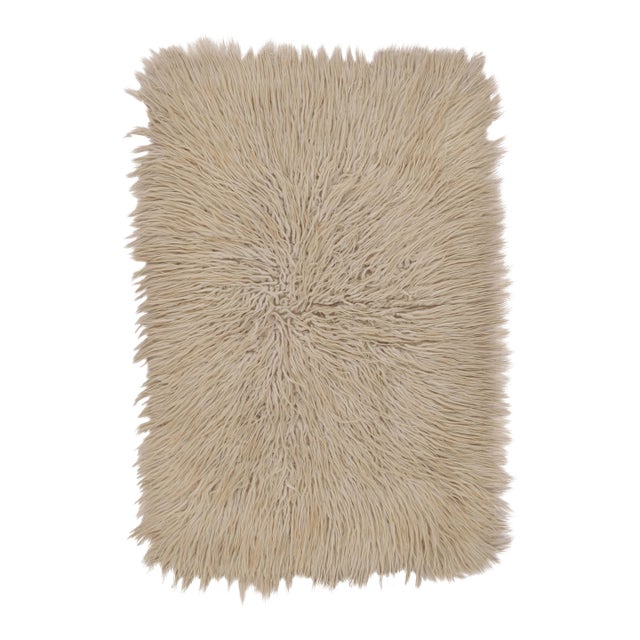 Vintage Tulu Rug, Cream White Tones in Lush Shag Pile - Rug & Kilim For Sale