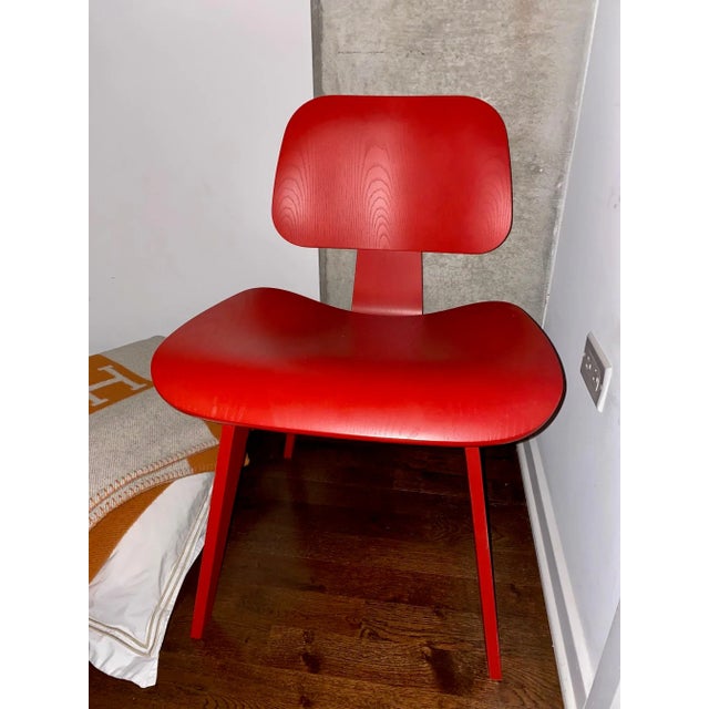 Herman Miller Vintage Eames Molded Plywood Dining Chairs, Dcw, Set of 2, Charles & Ray Eames, 2006, Pre-Catalyzed Lacquer For Sale - Image 4 of 12