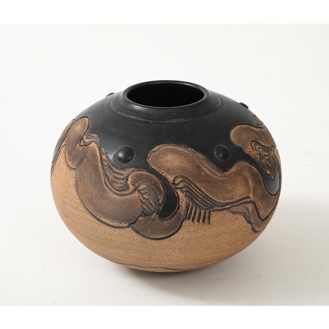 1980's modern "Signed" studio made pottery vase, in vintage original condition with minor wear and patina due to age and use,