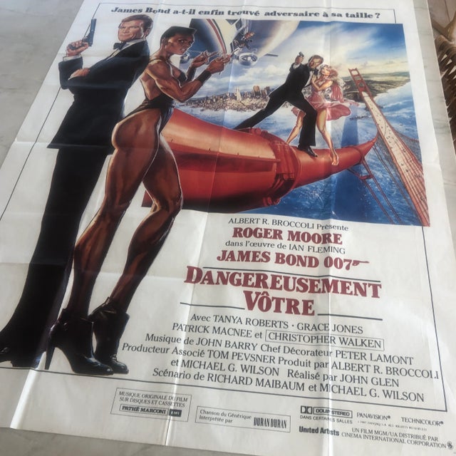 Late 20th Century Dangereusement Votre James Bond 007 French Poster For Sale - Image 4 of 10