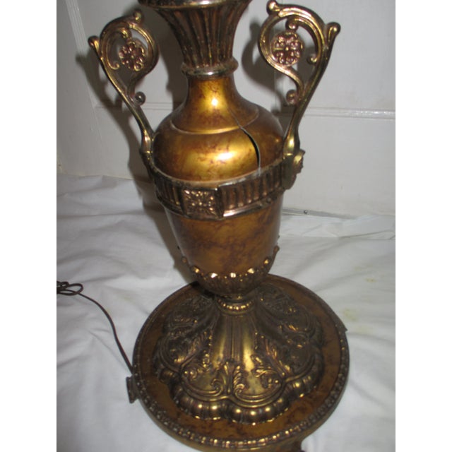 Brass 1950s Hollywood Regency Urn Base Table Floor Lamp For Sale - Image 8 of 12
