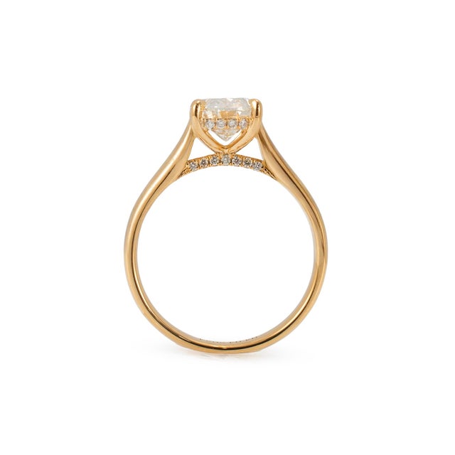 Early 21st Century 18k Yellow Gold 2.10ct Igi Oval Lab Grown Diamond Solitaire Engagement Ring, Size 7.5 For Sale - Image 5 of 10