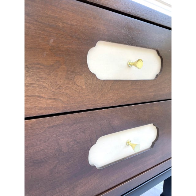 Late 20th Century American of Martinsville Pair of Mid-Century Modern Nightstands For Sale - Image 5 of 13