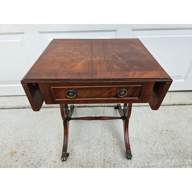 Late 20th Century English Crotch Mahogany Dropleaf Side Table For Sale - Image 5 of 17