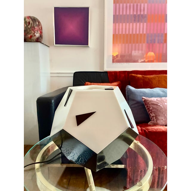 Mid Century Modern Black White Plastic Table Lamp/ Vintage 1960s Atomic Space Age Mod Pentagon Shaped Desk Lamp For Sale - Image 4 of 8