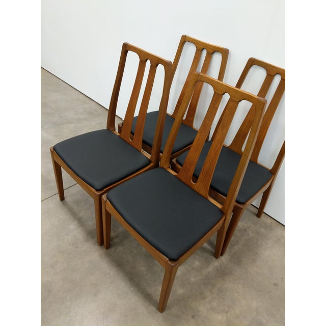 Brown Set of 4 Vintage Mid Century Modern Dining Chairs Attributed to Parker Knoll For Sale - Image 8 of 8
