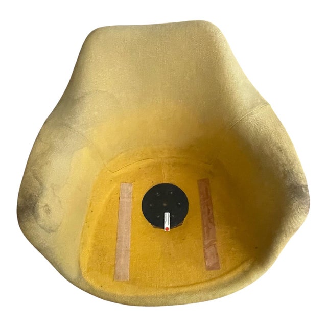 1960s Eero Saarinen, for Knoll, “Tulip” Armchair in Yellow Upholstery, Circa 1960 - 1969- Set of 2 For Sale - Image 5 of 12