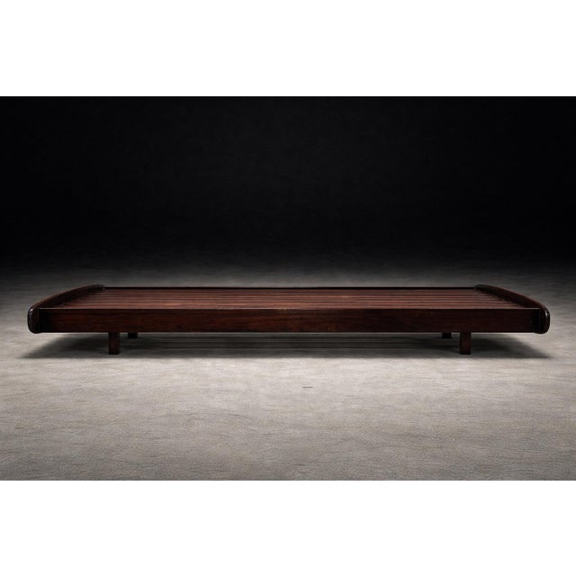 Sergio Rodrigues Rosewood Daybed in Taupe Boucle, Brazil, 1960s For Sale - Image 16 of 17