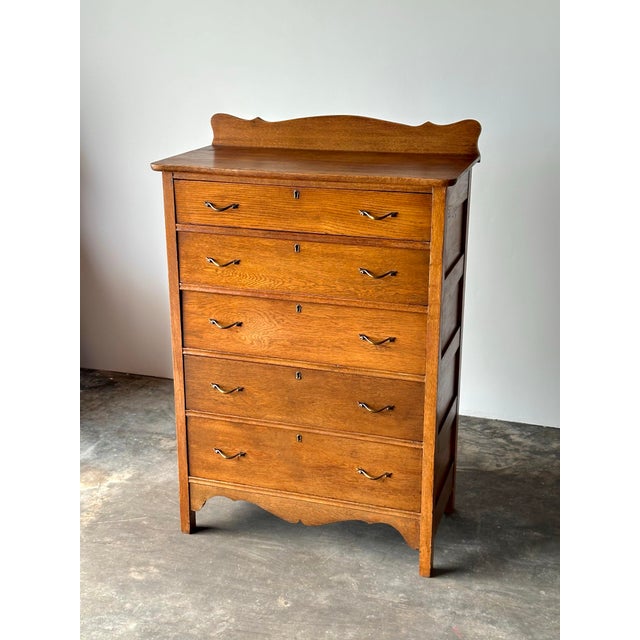 Late 19th Century Antique Scalloped Quarter-Sawn Golden Oak Chest of Drawers For Sale - Image 5 of 12