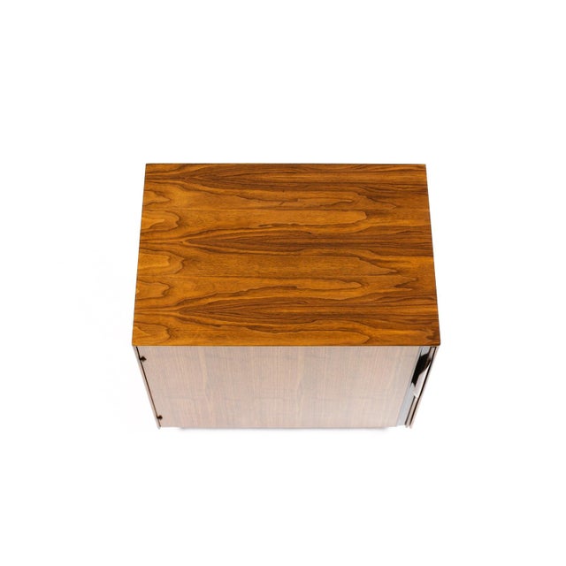 1970s Mid Century Vintage Walnut Nightstand Bedside Cabinet— John Kapel for Glenn of California — Pair For Sale - Image 11 of 13