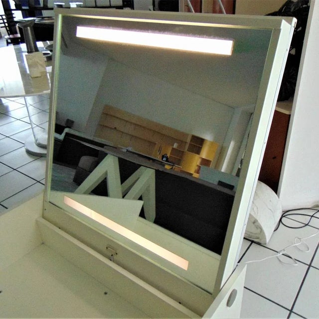 White Vanity with Mirrored Top with Light By Claudio Salocchi for Luigi Sormani, 1960s For Sale - Image 13 of 18