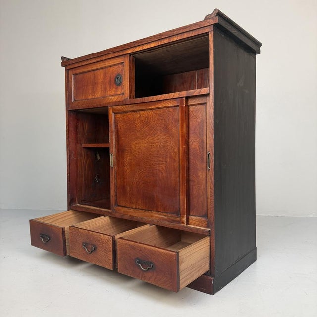 Subtle Japanese cabinet with a sober, balanced design. Dimensions: height 95 cm, width 95 cm, depth 41 cm. The warm wood...