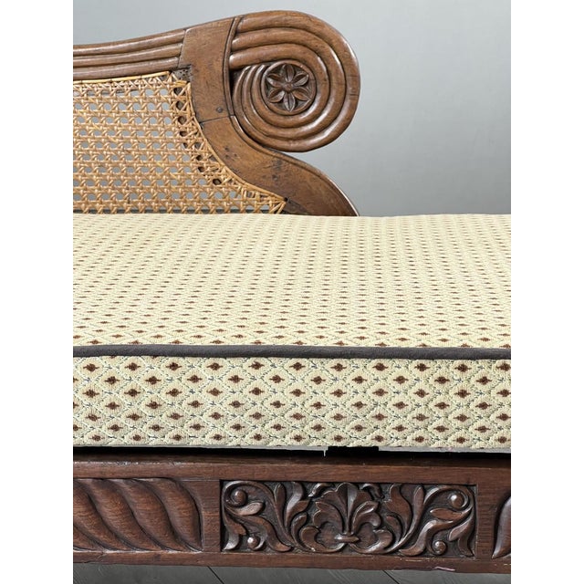 19th Century Louis XVI Chaise Longue in Carved Wood and Caning For Sale - Image 3 of 13