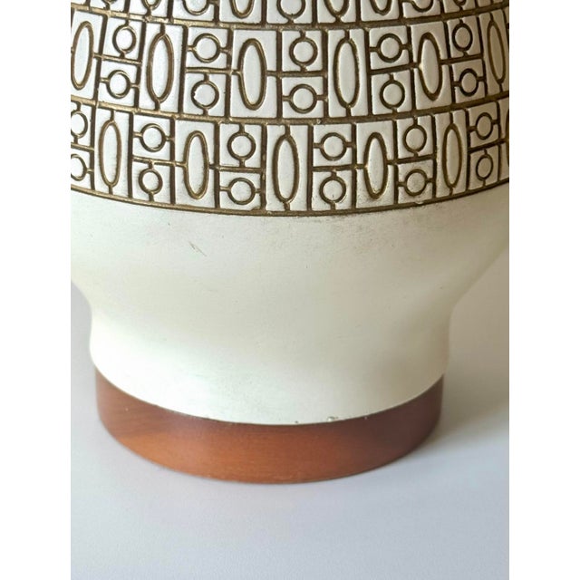 Pottery and Walnut Onion Shape Base Table Lamp, C. 1960's For Sale In Chicago - Image 6 of 9