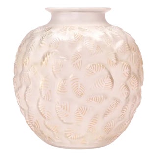 Charmilles Vase by René Lalique, 1926 For Sale
