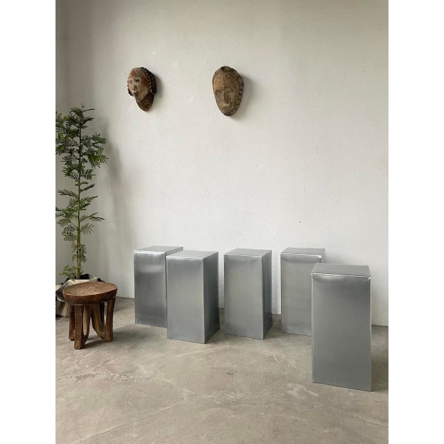 Series of 5 polished stainless steel bases, entirely handcrafted. - Dimensions - L 25 x D 25 x H 50 cm
