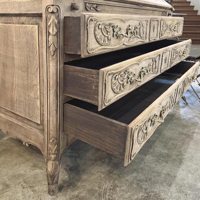 18th Century French Régence Period Carved Oak Secretary Desk For Sale - Image 17 of 18