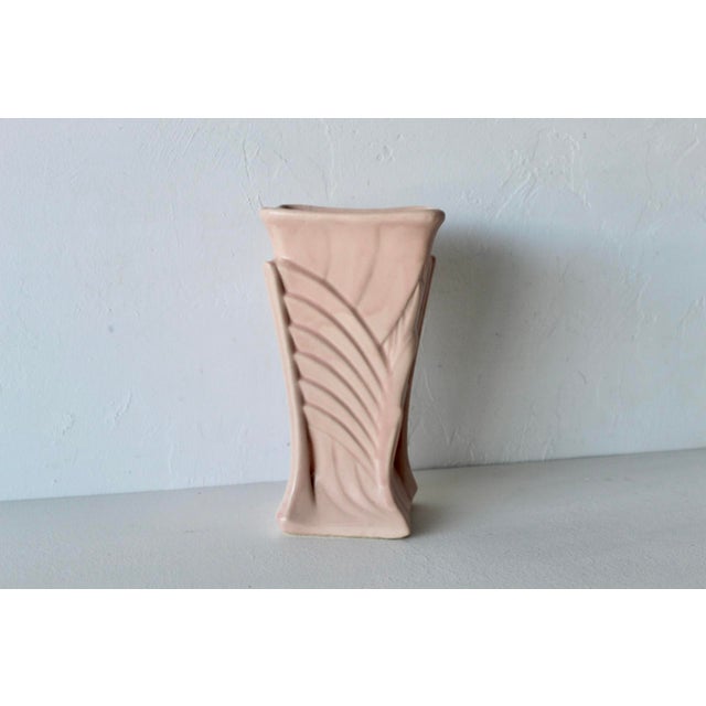 1940s Art Deco McCoy Pink Glazed Ceramic Wing Vase Vintage For Sale - Image 15 of 15