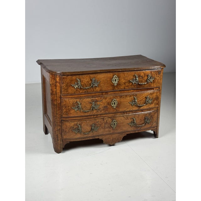 French Chest of Drawers, 1700s For Sale - Image 4 of 18