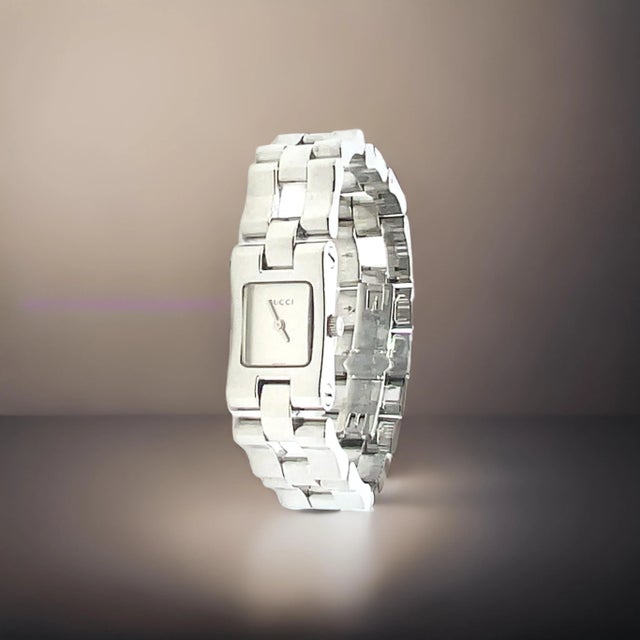 Late 20th Century Gucci Estate Swiss Made Stainless Steel Ladies Wristwatch For Sale - Image 12 of 12