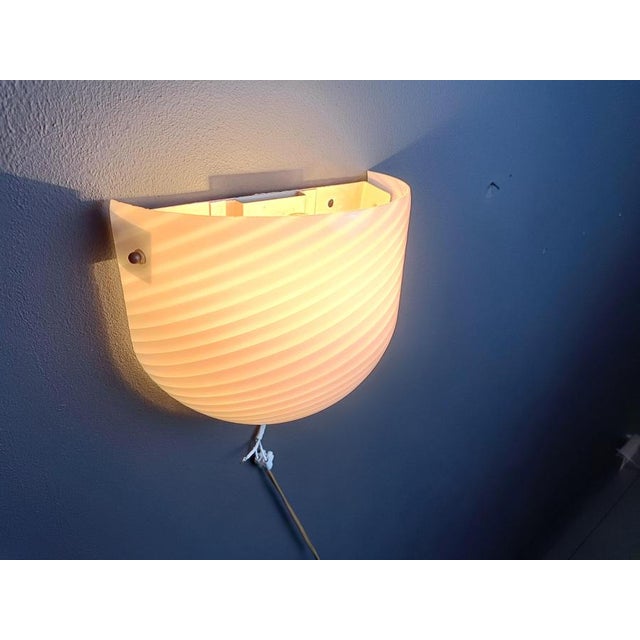 White Murano Swirl Glass Sconce attributed to Vm-Vetri, Italy, 1970s For Sale - Image 8 of 17