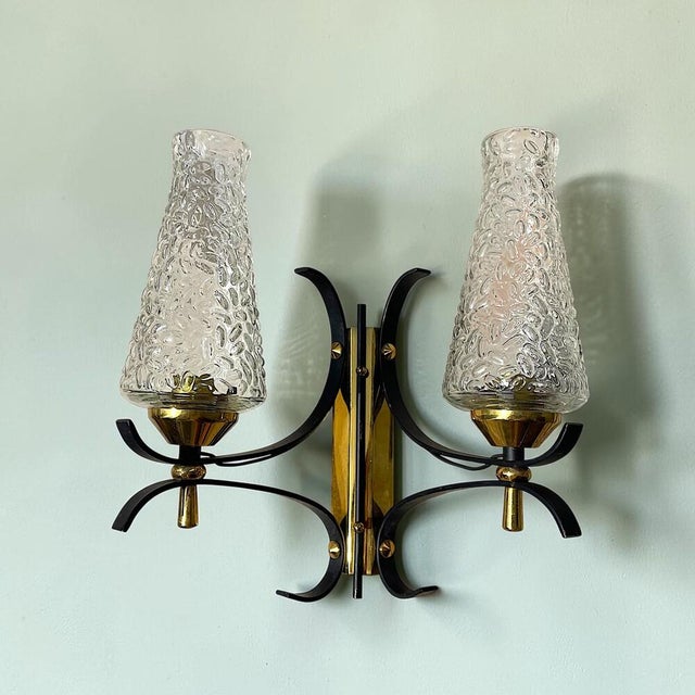 1940s Mid-Century Italian Modern Brass and Textured Glass Double Wall Sconces, 1960s, Set of 2 For Sale - Image 5 of 13