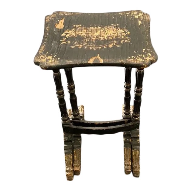 19th Century Chinoiserie Gold and Black Lacquer Nesting Tables - Set of 2 For Sale