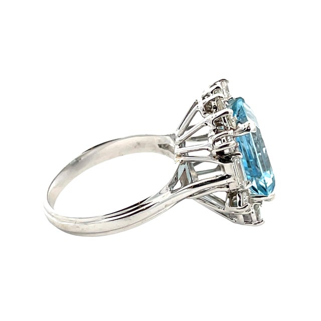 14k Gold 4 Carat Emerald Cut Aquamarine & Natural Diamond Ring, Size 7 For Sale In New York - Image 6 of 9