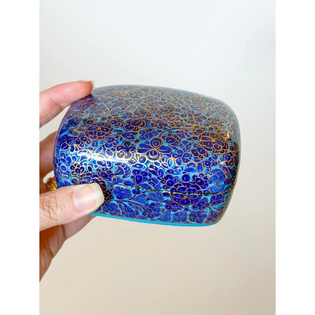 Late 20th Century Kashmir Lacquered Domed Box With Flowers For Sale In Dallas - Image 6 of 8