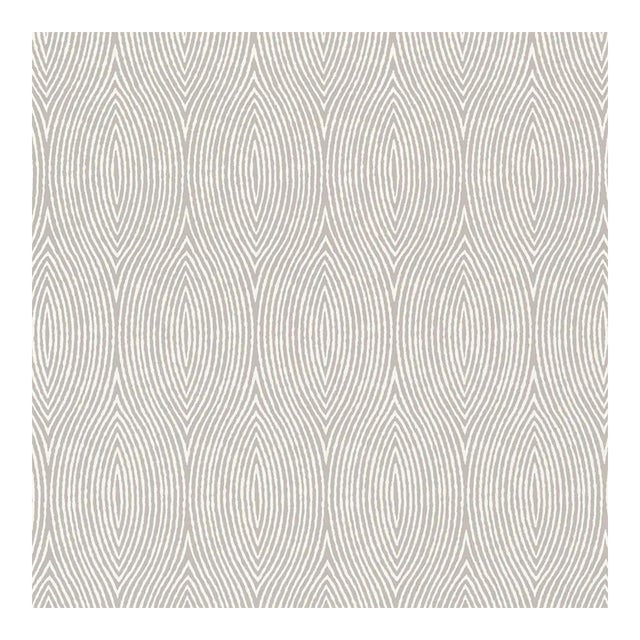 Graphic concentric lines in elegant ogee shapes create the wood-grain texture of this Schumacher Bark wallpaper in Fog,...