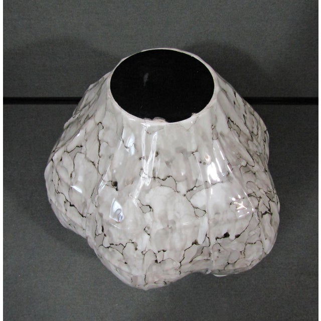 Kavana Décor Sculptural White & Gray Porcelain Vase With Gold Ruffled Rim For Sale - Image 14 of 14