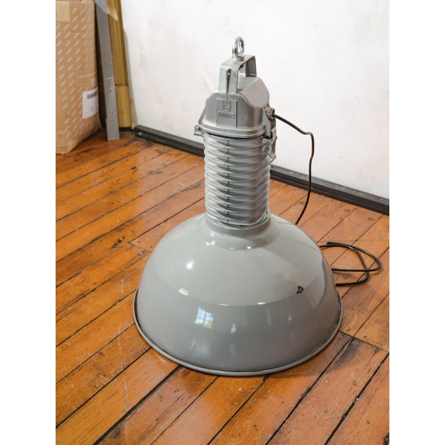 HDK Grey Enamel and Aluminum Factory Pendant Light from Philips, Holland, 1950s For Sale - Image 11 of 14