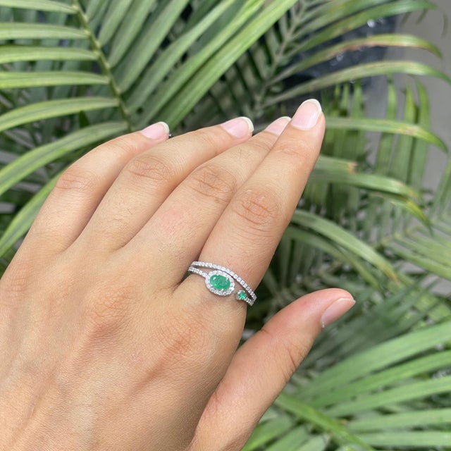 Mid 20th Century Style Sterling Silver Emerald & Diamond Halo Bypass Ring Size 7.5 For Sale - Image 6 of 12