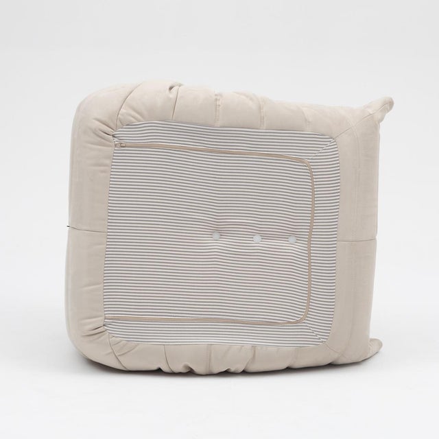 Togo Lounge Chair in Cream Tissue by Michel Ducaroy for Ligne Roset For Sale - Image 9 of 15
