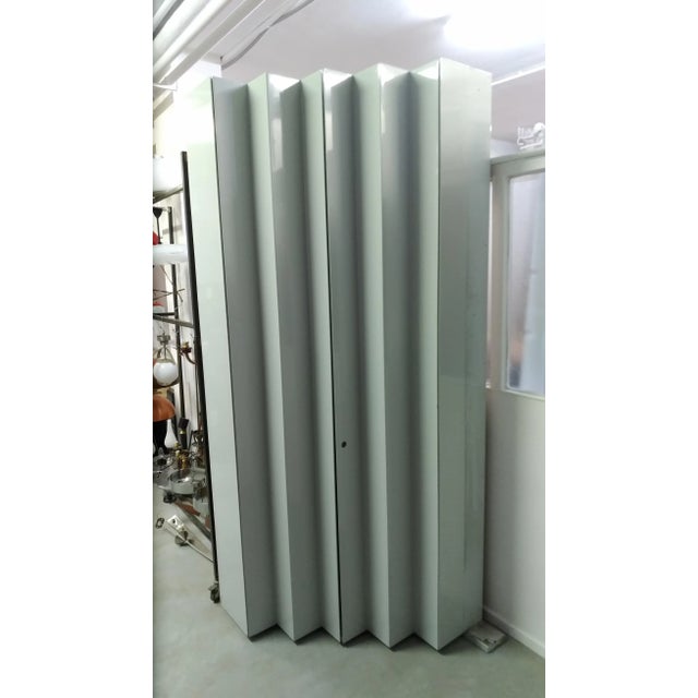 White Lacquered Cabinet by Ambrogio tressoldi and Alberto Salvati, 1980s For Sale - Image 6 of 11