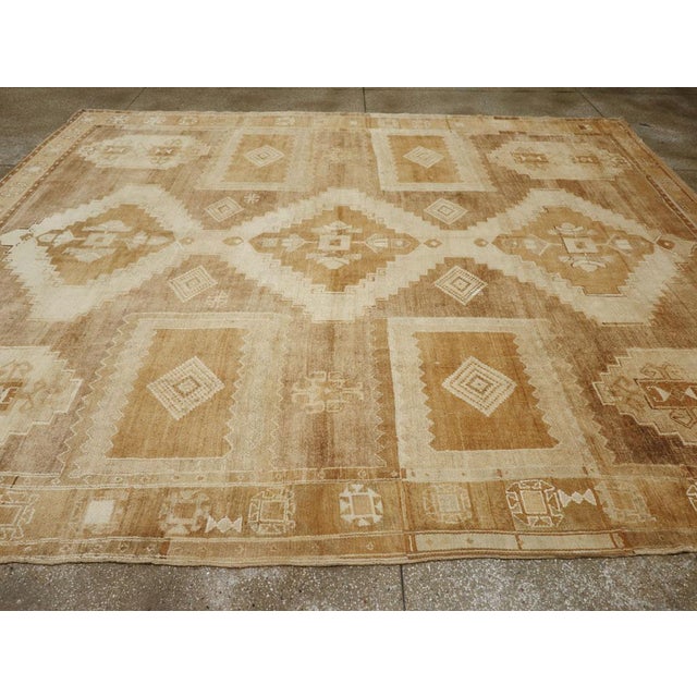 Galerie Shabab Collection Mid-20th Century Turkish Anatolian Room Size Carpet For Sale In New York - Image 6 of 10