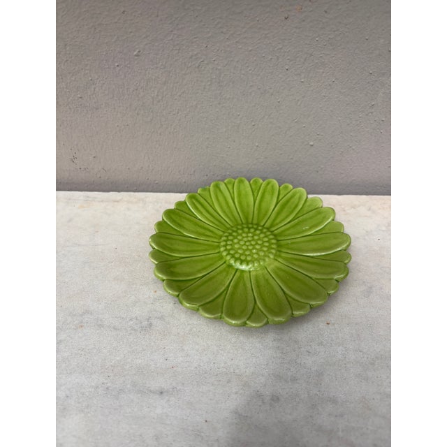 Mid-Century Modern Small French Majolica Daisy Plate Vallauris, Circa 1950 For Sale - Image 3 of 7